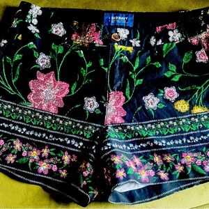 Old Navy, women’s shorts, black floral size 6